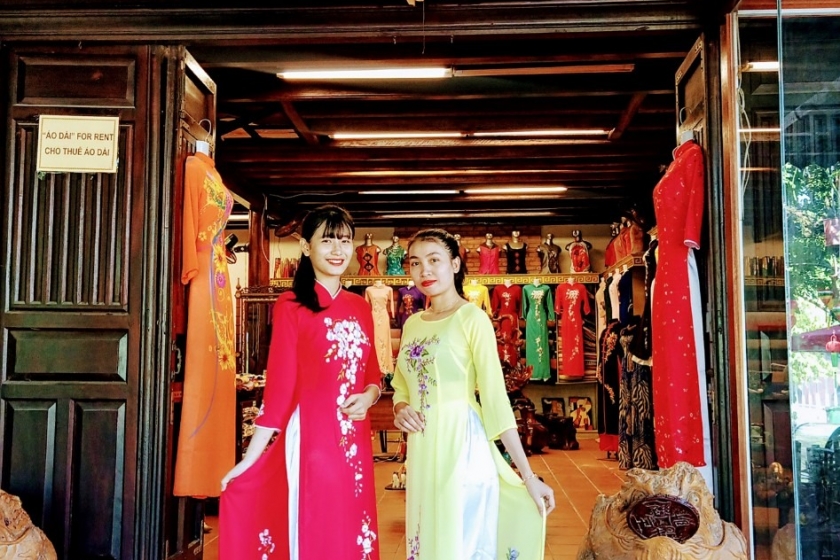 Take photos of ao dai